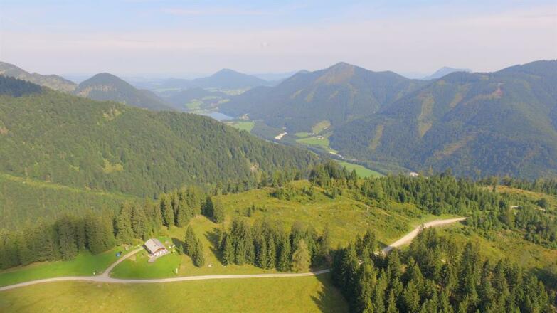 Moosegghütte von oben mit Kulisse Hintersee