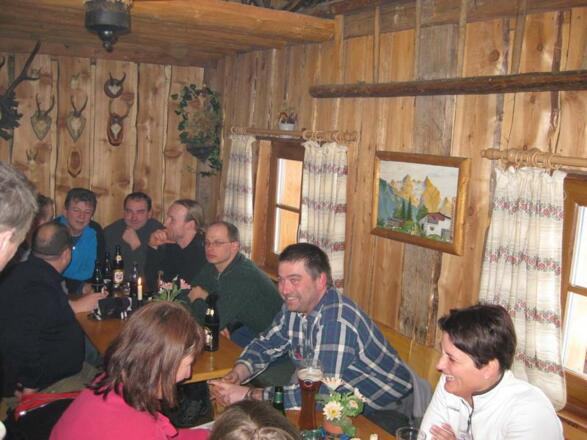 Hüttengaudi in der Schlittenhütte Faistenau