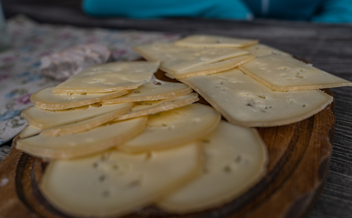 Selbstgemachter Almkäse auf der Mssenalm
