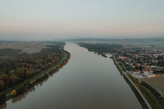 Drohnenaufnahme Au an der Donau Naarn im Machland
