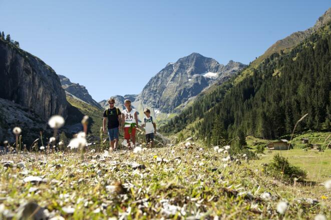 TVB_Stubai_Tirol_Andre_Schoenherr_Family15_print_1