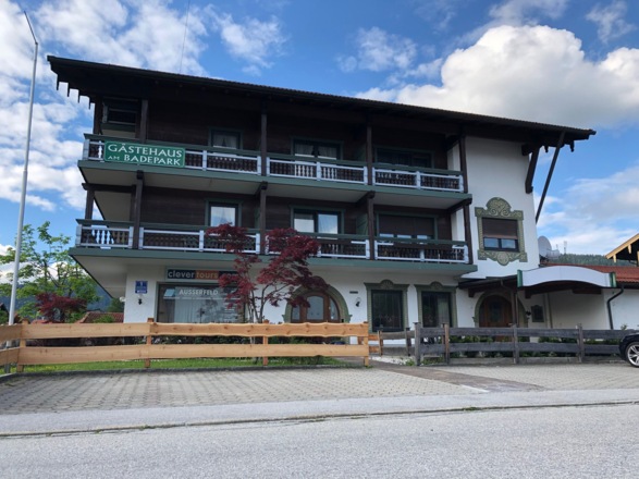 Hausansicht im Sommer