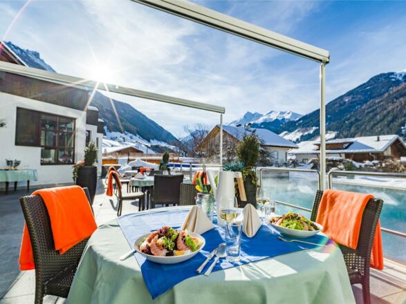 Winter Happy Stubai Hotel Hostel Neustift Stubaita