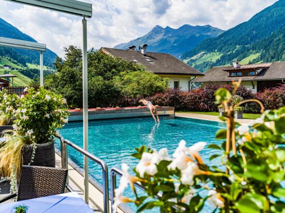 Happy Stubai Outdoorpool