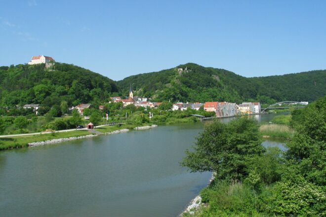 Altmühltal- Blick auf Riedenburg vom Fischerei- und Naturlehrpfad