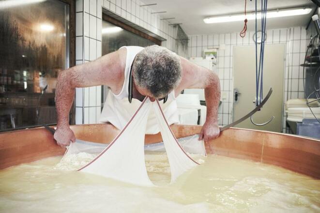 Sennen auf der Alpe Rona (c) Alex Kaiser - Alpenre