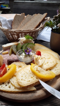 Brettljause op de Biberalm