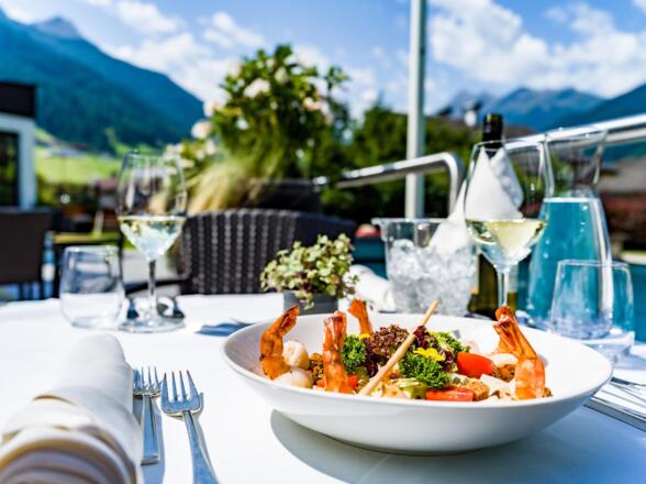 Happy Stubai Kulinarik am Pool