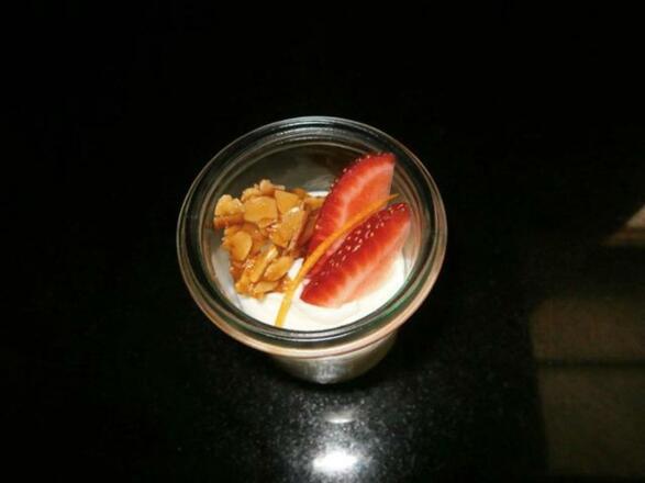 Dessert mit Erdbeeren