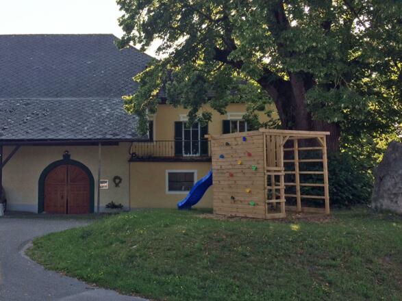 Gasthaus Baumgarten Eingang Hof mit Linde