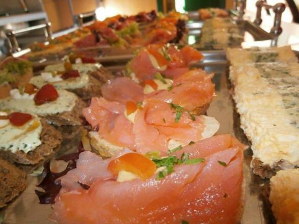 Belegte Brötchen mit Lachs