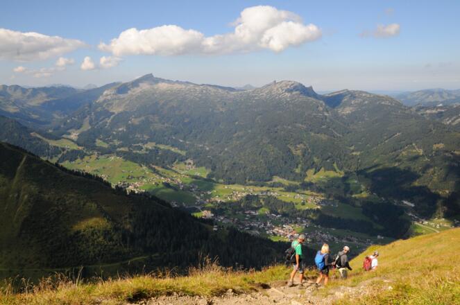 Wunderbarer Blick ins Kleine Walsertal und zum Hohen Ifen (links).