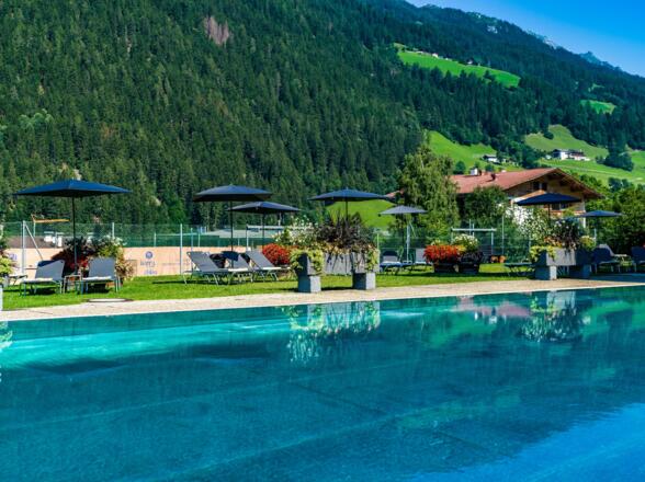 Happy Stubai Outdoorpool