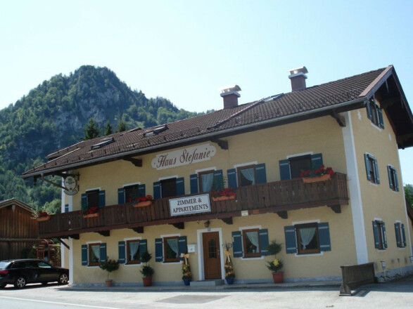 Hausansicht im Sommer