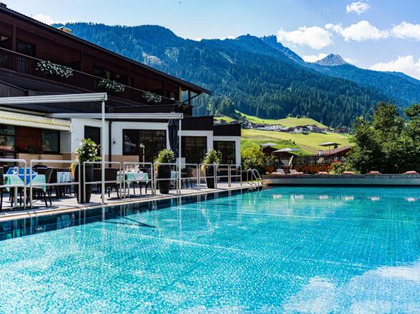Happy Stubai Outdoorpool