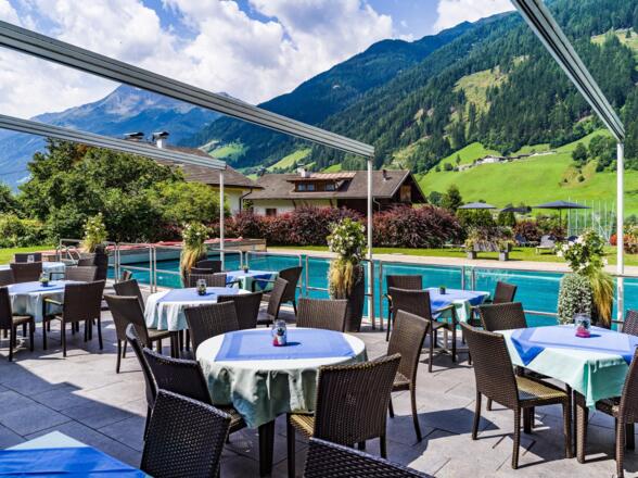 Happy Stubai Poolterrasse