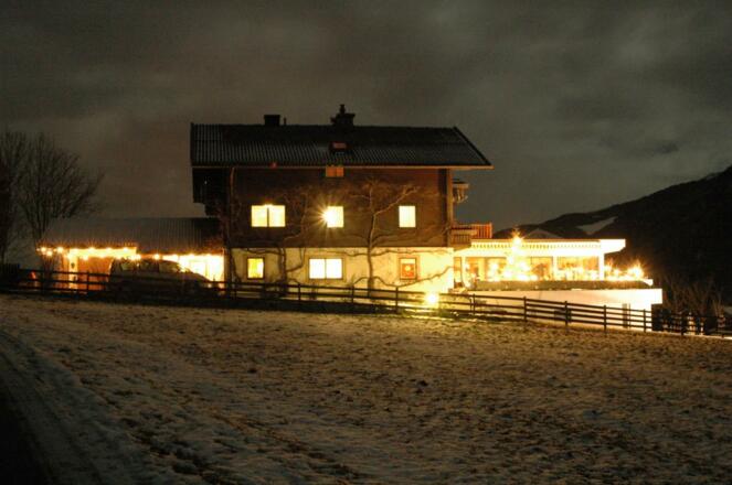 pension-mitteregg-aussenansicht-winter-3