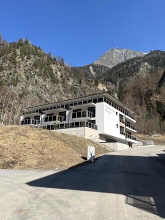 Sicht Bundesstrasse/Bushaltestelle