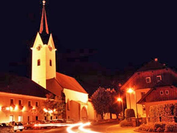 Pfarrkirche Gschwandt bei Nacht