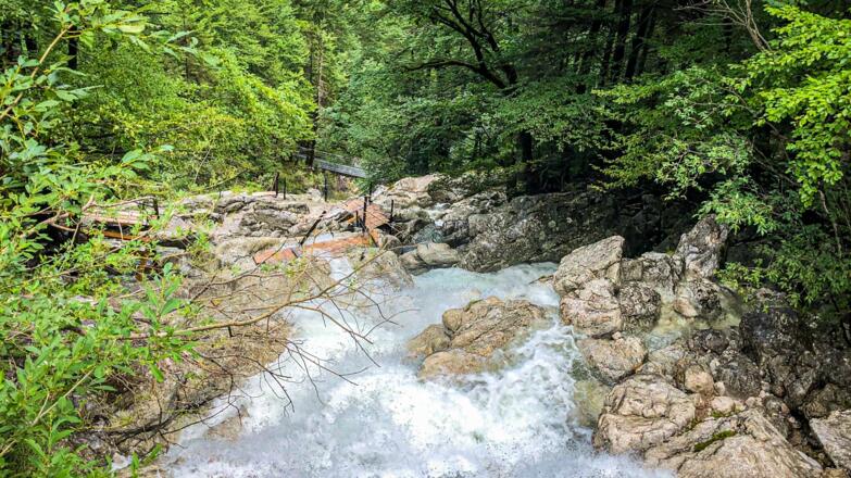 Begehbarer Wasserfall im Echerntal
