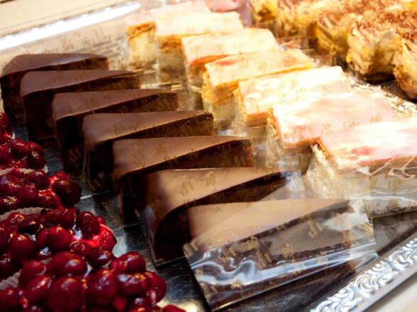 Café Konditorei Jöchtl, Blick in die Tortenvitrine