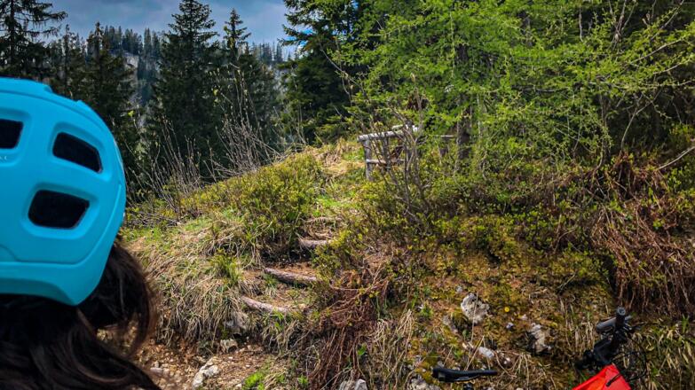 Nettes Bankerl nach Strähnhag mit Aussicht auf Plassen