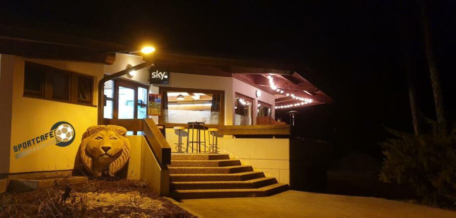 Sprotcafé Haiming_Außenansicht_Nacht