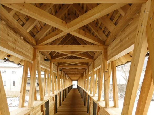 Hofmühlersteg mit Überdachung von Holzbau Bammer