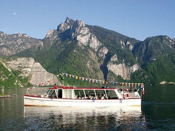 Fahrgastschiff `Monika`