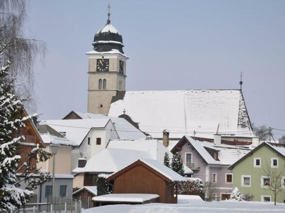 Pfarrkirche im Winter