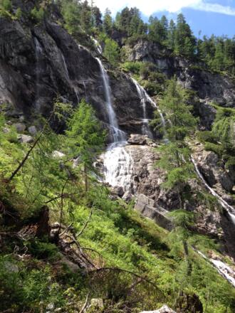 Nach ca. 2/3 des Weges erreicht man den Wasserfall
