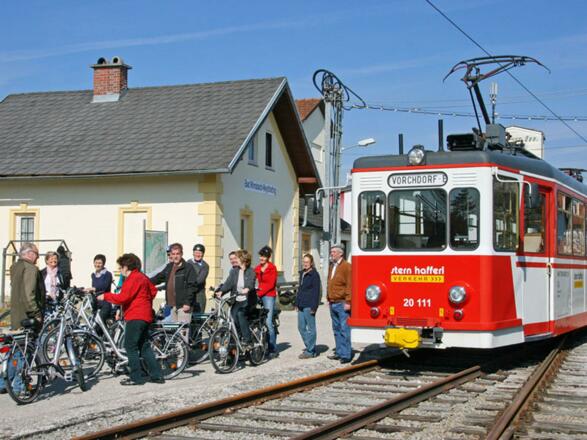 E-Bike und Eisenbahn