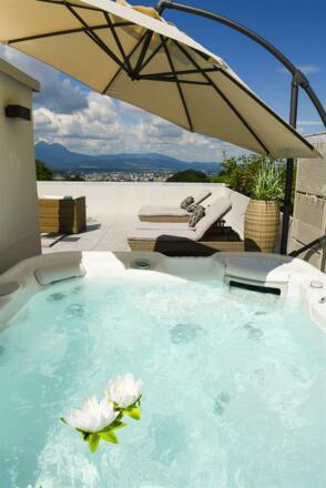Dachterrasse mit Whirlpool und Ausblick
