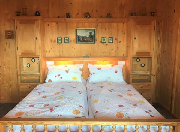 Schlafzimmer mit Doppelbett (160x190cm) 1/4