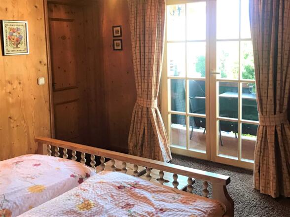 Schlafzimmer mit Doppelbett (160x190cm) 4/4