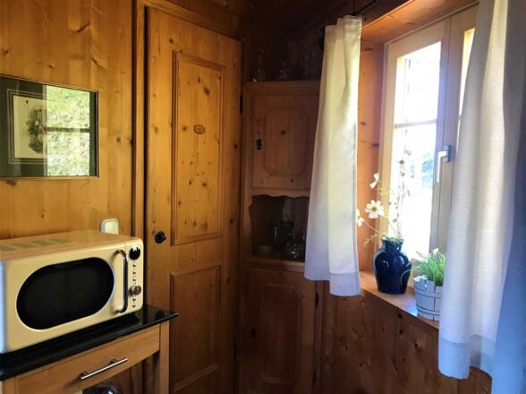 Wohn-/Essbereich mit Küche 7/8