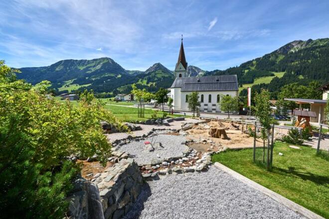 Naturspielplatz \"Plitsch&Platsch\" in Schattwald