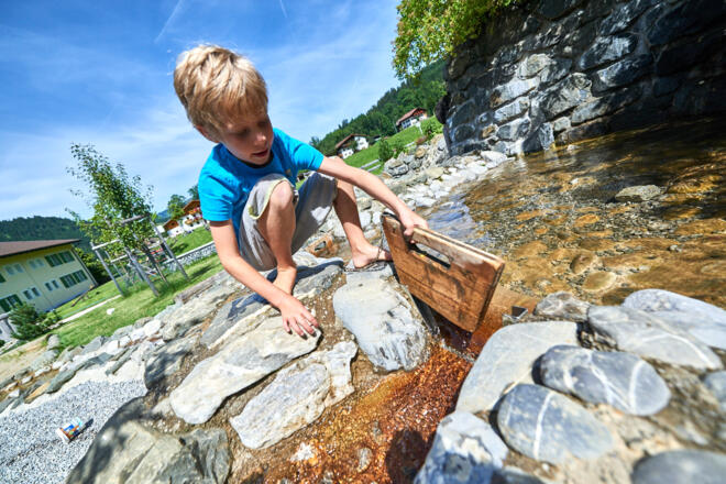Naturspielplatz \"Plitsch&Platsch\" in Schattwald