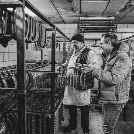 Herr Gruber in der Kühlzelle