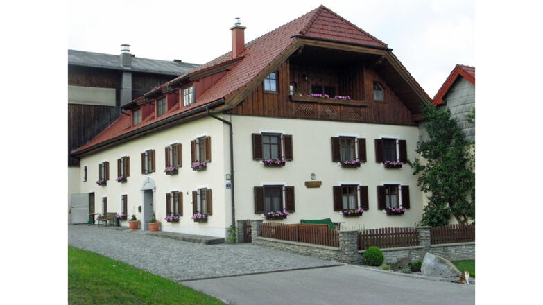 stauferhof-hausansicht-sebastian-hochreiner