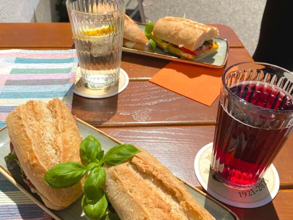 Baguettes und Eistee