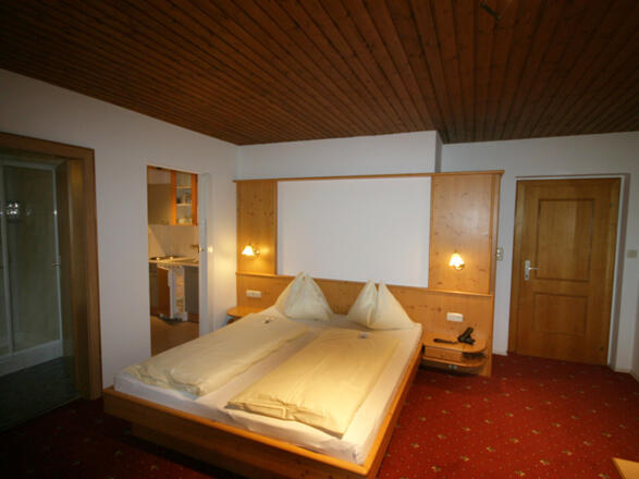 W120 WohnSchlafzimmer ps tour 1