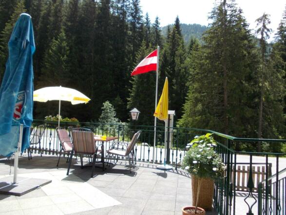 Gasthof Bergland_Terrasse_Sommer