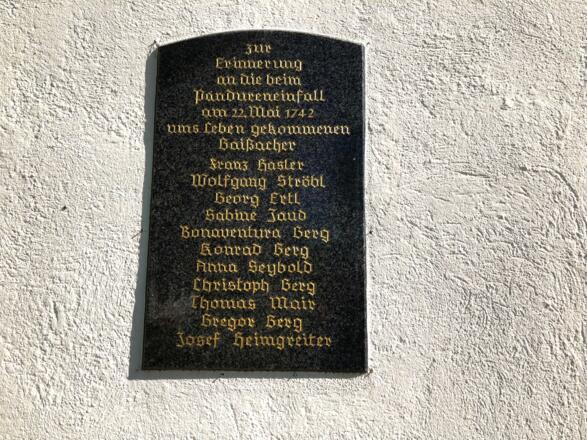 Gedenktafel der Opfer