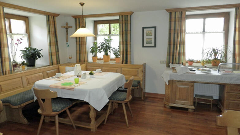 stauferhof-fruehstuecksraum-sebastian-hochreiner