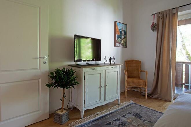 Schlafzimmer 1 mit TV