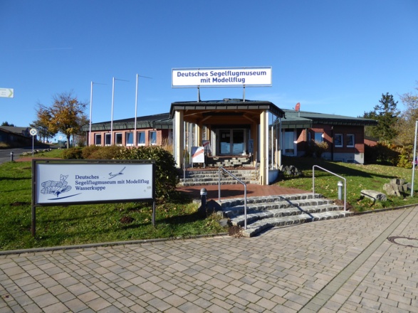 Eingang des Segelflugmuseums