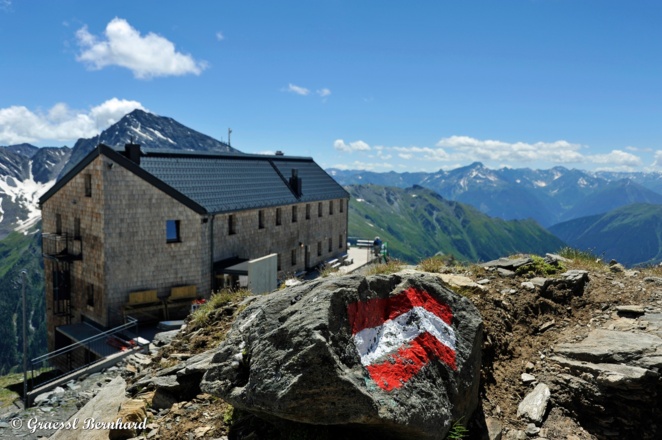 Das Hannoverhaus (2565m) ist immer eine Rast wert.