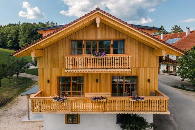 Vordere Ansicht Ferienwohnungen Grubinger Hof