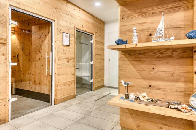 Dampf- und Zirbensauna